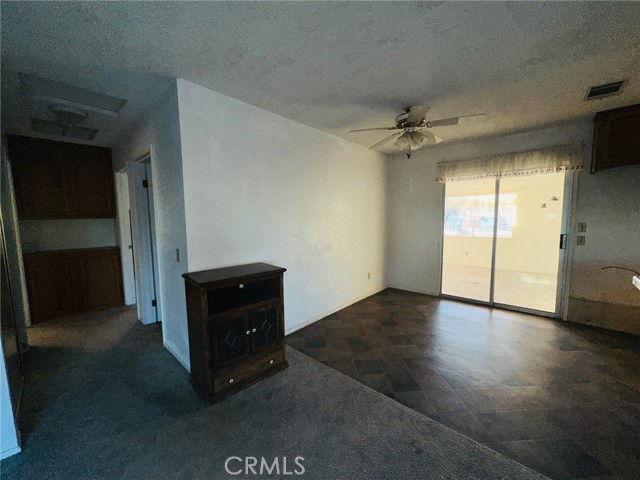 Detail Gallery Image 6 of 30 For 7544 Oakwood, Hesperia,  CA 92345 - 2 Beds | 2 Baths