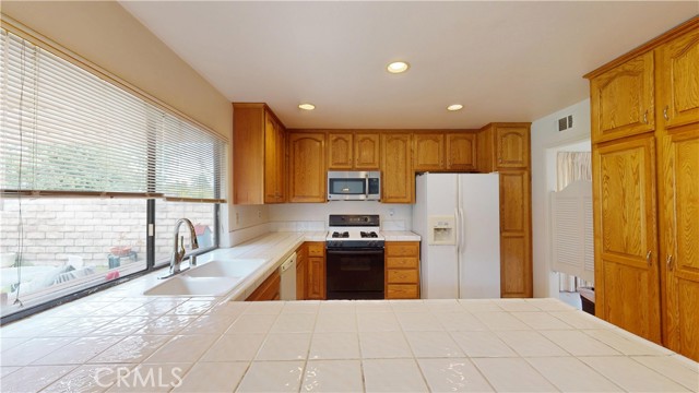 Detail Gallery Image 3 of 17 For 205 Cedar Heights Dr, Thousand Oaks,  CA 91360 - 3 Beds | 2 Baths