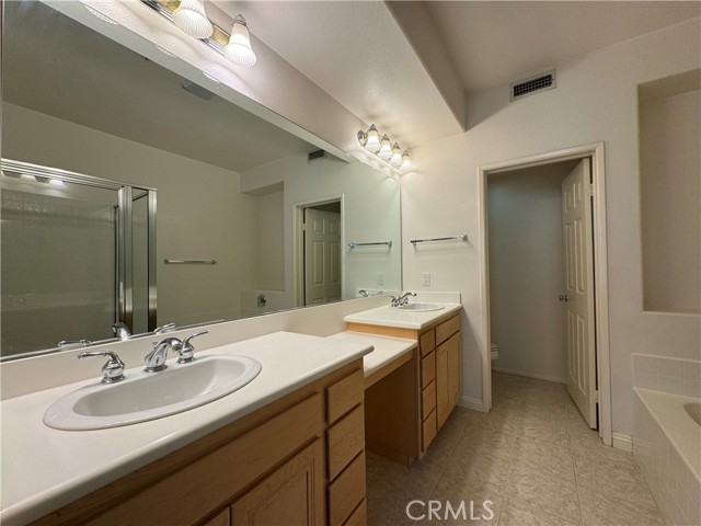 Detail Gallery Image 19 of 41 For 28154 Ashbrook Ln, Valencia,  CA 91354 - 2 Beds | 2/1 Baths