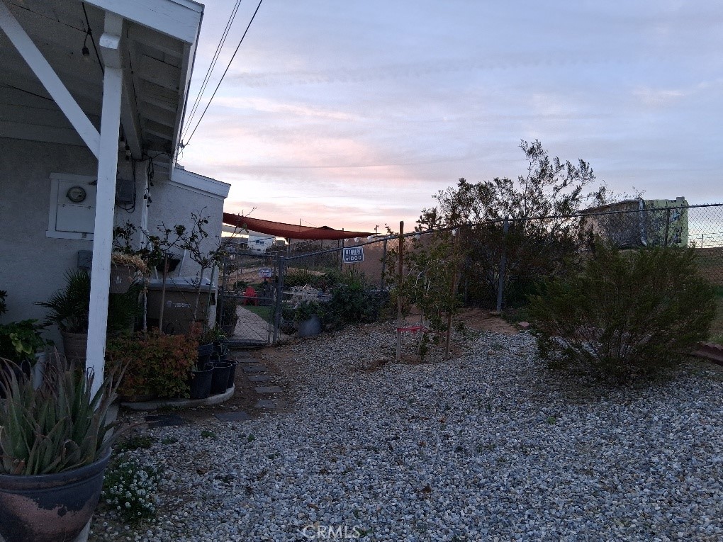https://media.crmls.org/medias/7a5fa07a-66b3-40db-a093-22a03e495123.jpg?preset=X-Large