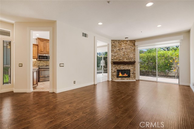 Detail Gallery Image 6 of 32 For 4023 Brindisi Pl, Moorpark,  CA 93021 - 2 Beds | 2/1 Baths
