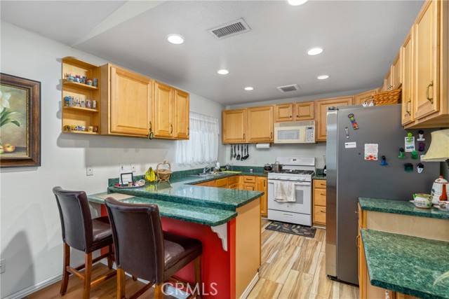 Detail Gallery Image 7 of 36 For 5528 Elmwood Rd, San Bernardino,  CA 92404 - 3 Beds | 2 Baths