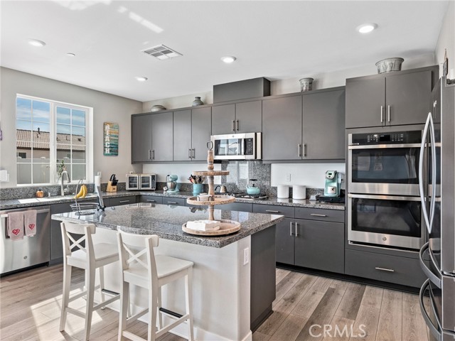 Detail Gallery Image 16 of 47 For 571 Tucker, Rialto,  CA 92377 - 4 Beds | 3 Baths