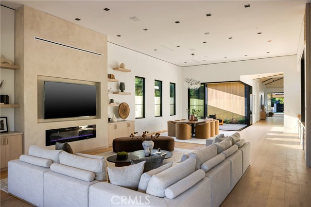 Detail Gallery Image 12 of 72 For 11826 Kling St, Valley Village,  CA 91607 - 6 Beds | 5/1 Baths