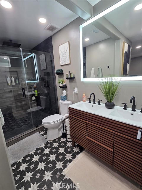 Detail Gallery Image 9 of 11 For 651 Record, East Los Angeles,  CA 90023 - 5 Beds | 2 Baths