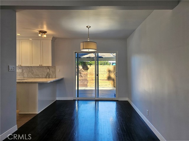 Detail Gallery Image 6 of 15 For 22045 De La Osa, Woodland Hills,  CA 91364 - 2 Beds | 2 Baths