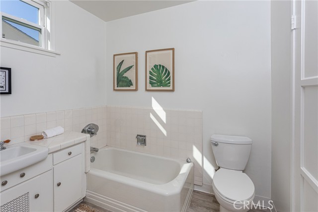 620 S Bel Aire Drive, Burbank CA: https://media.crmls.org/medias/7a623405-7a47-4898-8483-17c07eb5816d.jpg