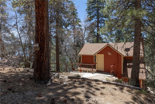352 Big Bear Trail, Fawnskin CA: https://media.crmls.org/medias/7a62eacf-59ed-450f-9b86-53c595189a3b.jpg