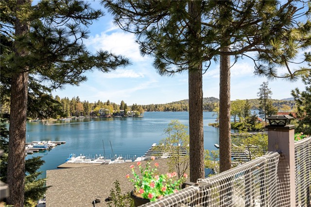 Detail Gallery Image 1 of 40 For 4 Village #B,  Lake Arrowhead,  CA 92352 - 2 Beds | 3 Baths