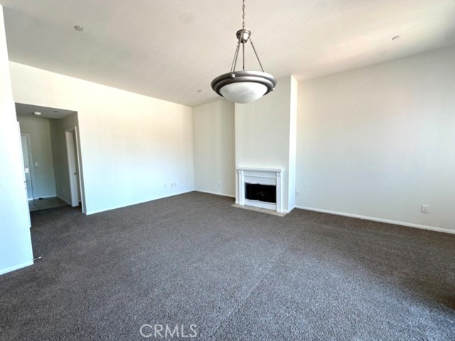 Detail Gallery Image 5 of 19 For 7551 Jordan #405,  Canoga Park,  CA 91303 - 3 Beds | 3 Baths