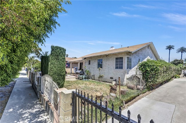 Detail Gallery Image 2 of 28 For 6418 Makee Ave, Los Angeles,  CA 90001 - 4 Beds | 2 Baths