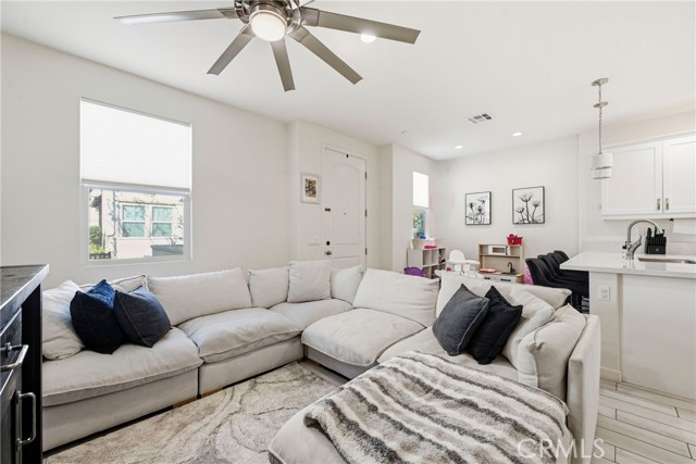 Detail Gallery Image 8 of 39 For 4156 Sitio Cielo, Oceanside,  CA 92057 - 3 Beds | 2/1 Baths