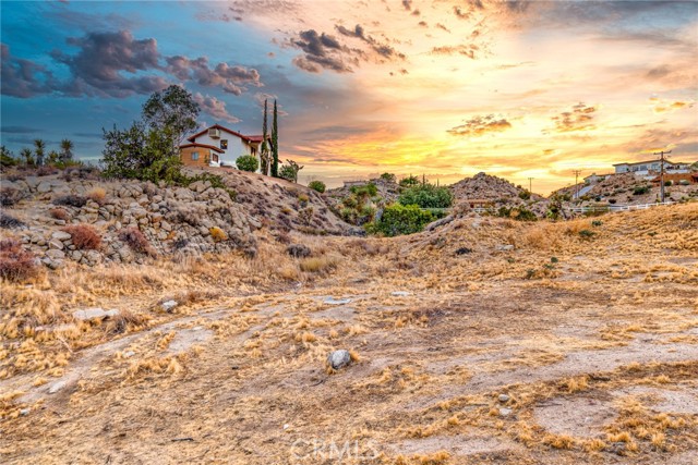 Detail Gallery Image 10 of 75 For 6107 Mandarin Rd, Yucca Valley,  CA 92284 - 3 Beds | 3/1 Baths