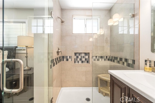 6786 Molokai Drive, Cypress CA: https://media.crmls.org/medias/7a664e9a-2be7-4a6e-a169-c5f9d4da5aaf.jpg