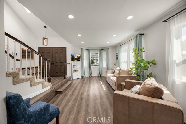 Detail Gallery Image 4 of 31 For 9855 Banyan St, Rancho Cucamonga,  CA 91737 - 4 Beds | 2/1 Baths