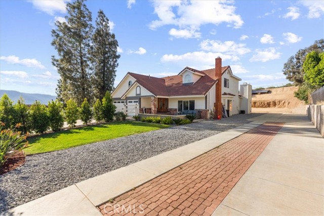 Detail Gallery Image 4 of 44 For 21890 Victorian, Wildomar,  CA 92595 - 5 Beds | 3 Baths