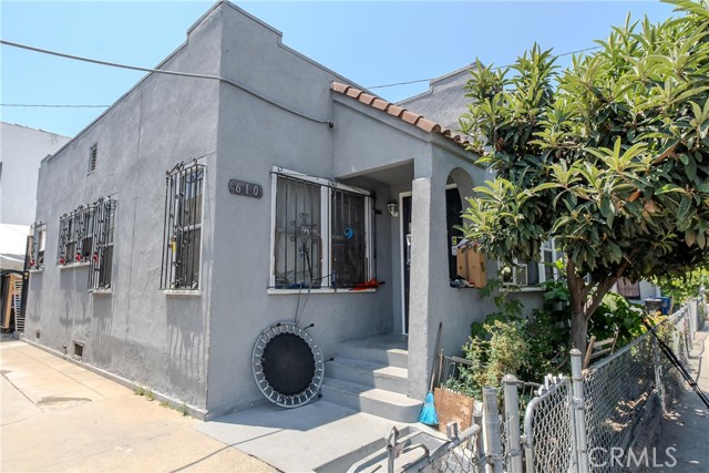 2500 Trinity Street, Los Angeles CA: https://media.crmls.org/medias/7a675e09-c278-4fcc-83ce-dd3cbe7f1101.jpg