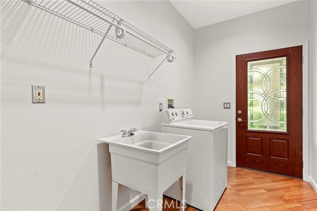 210 N Stage Coach Lane, Fallbrook CA: https://media.crmls.org/medias/7a677028-bc80-4b84-9d9e-a2896bd2c76d.jpg