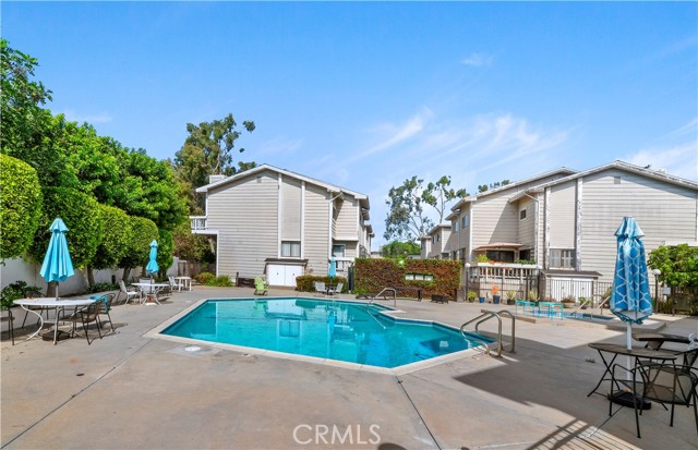 Detail Gallery Image 30 of 31 For 4652 Don Lorenzo #B,  Los Angeles,  CA 90008 - 3 Beds | 3 Baths