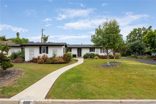 Detail Gallery Image 3 of 44 For 600 Pueblo Pl, Fullerton,  CA 92835 - 4 Beds | 3 Baths