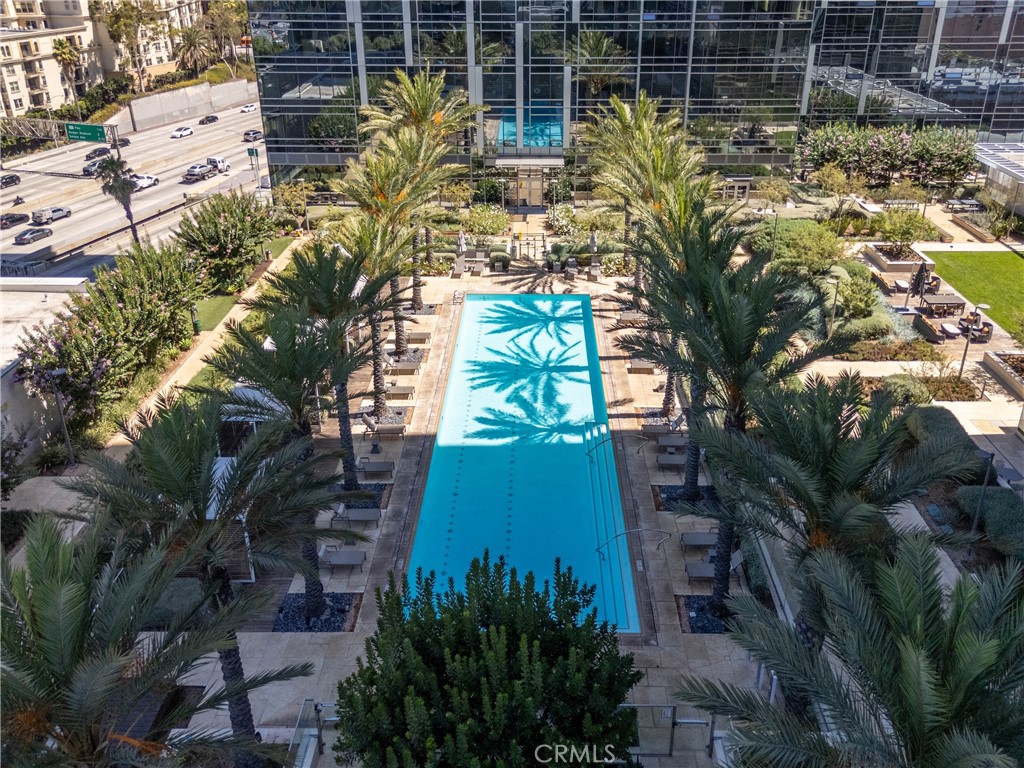 https://media.crmls.org/medias/7a692eb2-3786-42d2-adc8-3a4563e8206e.jpg?preset=X-Large