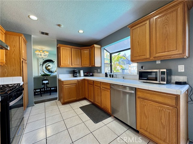 Detail Gallery Image 14 of 48 For 21 N Slope Ln, Pomona,  CA 91766 - 4 Beds | 2/1 Baths