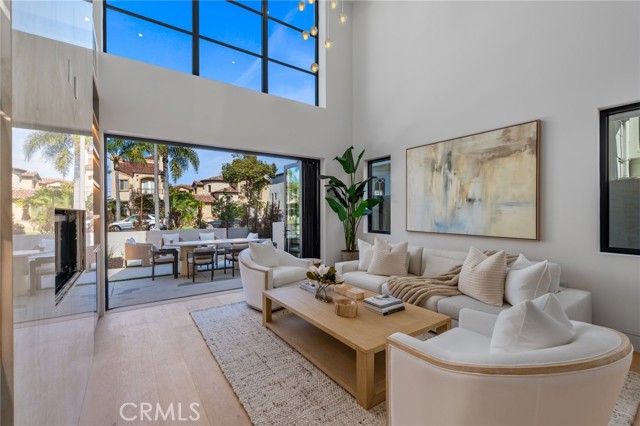 Detail Gallery Image 5 of 45 For 520 11th St, Huntington Beach,  CA 92648 - 3 Beds | 3/1 Baths