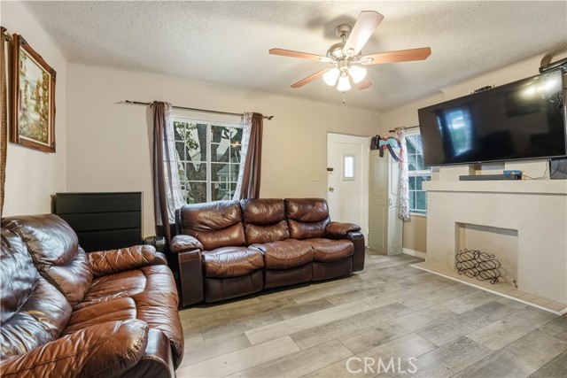 Detail Gallery Image 4 of 24 For 1341 N Fries, Wilmington,  CA 90744 - – Beds | – Baths