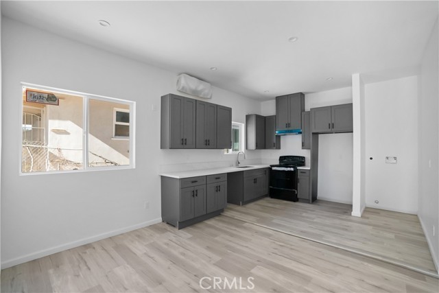 Detail Gallery Image 3 of 9 For 20551 Valerio, Winnetka,  CA 91306 - 4 Beds | 3 Baths