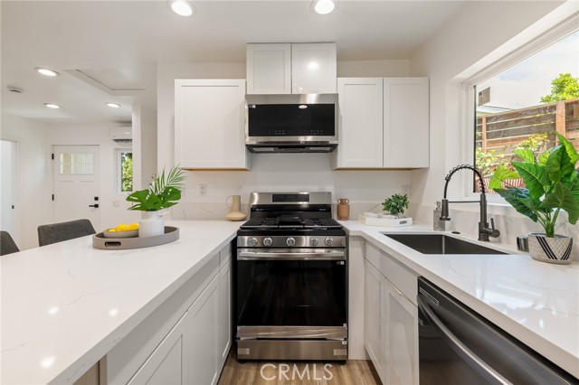 11012 Montgomery Avenue, Granada Hills CA: https://media.crmls.org/medias/7a6cbdb1-0a4e-4014-a91d-accfee54c0ef.jpg