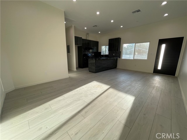 Detail Gallery Image 5 of 10 For 7932 Amestoy Ave, Van Nuys,  CA 91406 - 2 Beds | 1 Baths