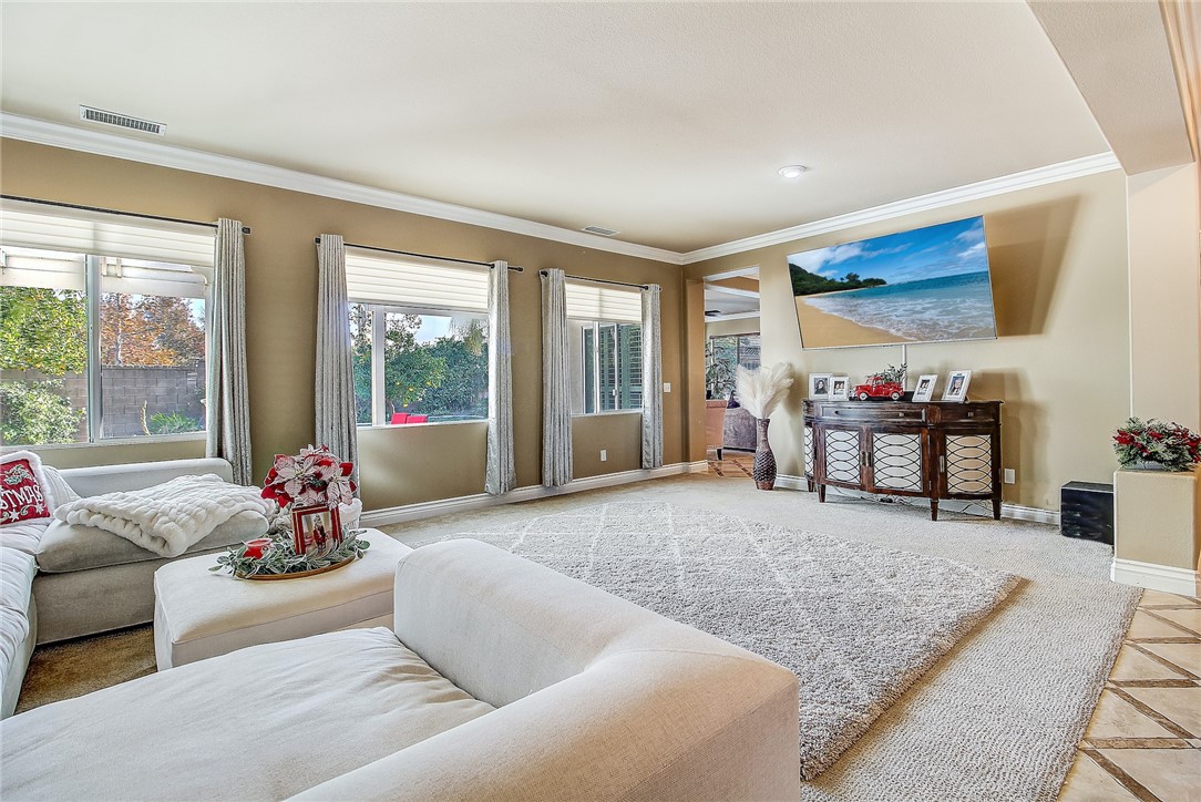 Detail Gallery Image 10 of 61 For 17509 Cedarwood Dr, Riverside,  CA 92503 - 4 Beds | 2/1 Baths