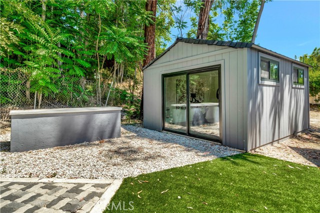 Detail Gallery Image 23 of 28 For 4830 Hasekian Dr, Tarzana,  CA 91356 - 4 Beds | 4/1 Baths