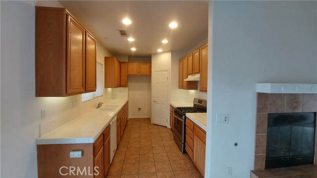 Detail Gallery Image 11 of 26 For 16132 Dunning Way, Victorville,  CA 92395 - 4 Beds | 2 Baths