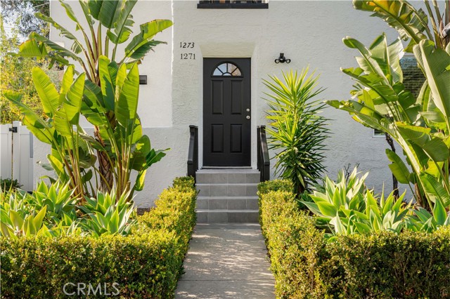 1271 S Sycamore Avenue, Los Angeles CA: https://media.crmls.org/medias/7a705ff7-6c19-4d2a-ba55-a0e2132a45be.jpg