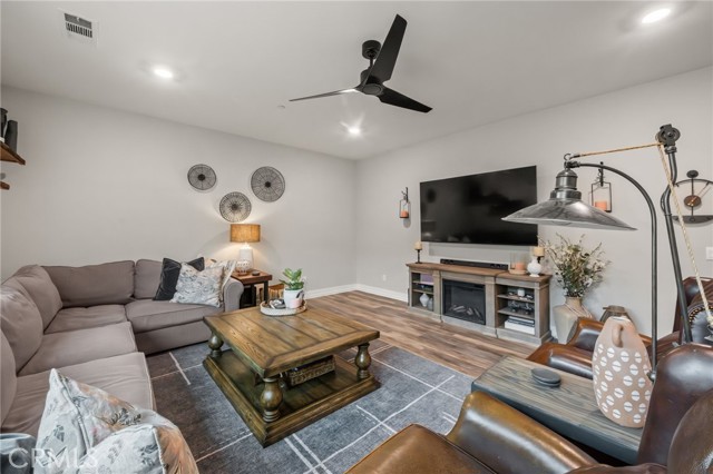 Detail Gallery Image 6 of 58 For 4975 Oak Moss, Fontana,  CA 92336 - 4 Beds | 3 Baths