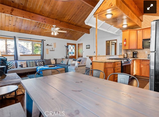 Detail Gallery Image 3 of 17 For 212 W Aeroplane Bld, Big Bear City,  CA 92314 - 2 Beds | 1 Baths