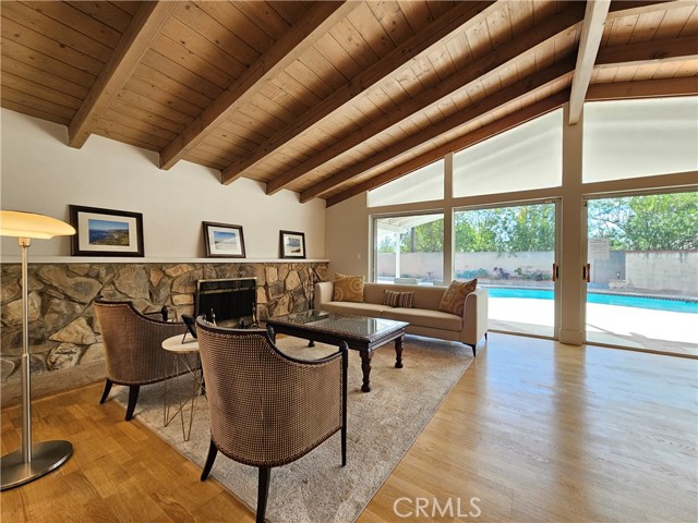 Detail Gallery Image 5 of 26 For 17530 Tuba St, Northridge,  CA 91325 - 4 Beds | 2/1 Baths
