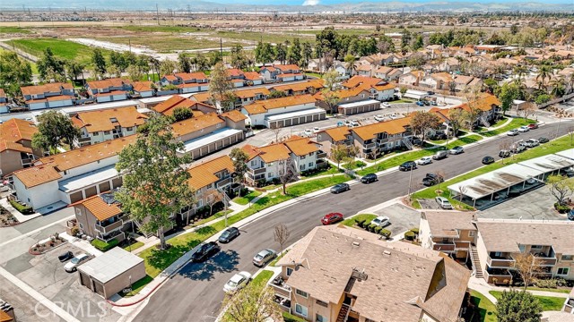 Detail Gallery Image 4 of 35 For 3642 Oak Creek Dr #D,  Ontario,  CA 91761 - 2 Beds | 2 Baths