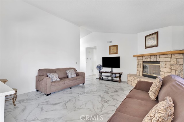 Detail Gallery Image 17 of 54 For 9788 9th Ave, Hesperia,  CA 92345 - 3 Beds | 3 Baths