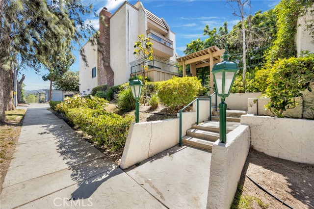 5533 Edward E Horton Lane, Encino CA: https://media.crmls.org/medias/7a72a339-762d-412f-8cae-63d50d656474.jpg