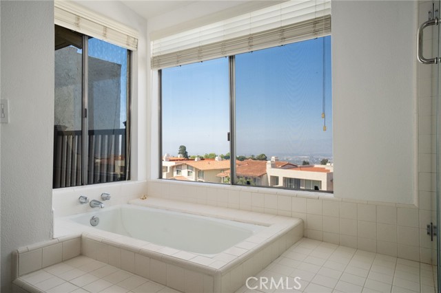 21 Hilltop Circle, Rancho Palos Verdes CA: https://media.crmls.org/medias/7a7316cd-8118-4351-9427-464939561f98.jpg