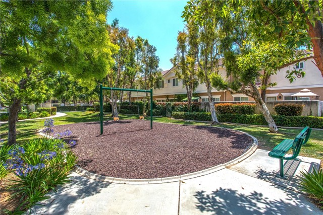 93 Kansas Street, Redlands CA: https://media.crmls.org/medias/7a73f7a2-8847-48a2-8bce-6e24541ab838.jpg