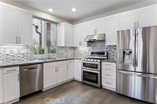 Detail Gallery Image 4 of 50 For 5533 Palm Dr, Hawthorne,  CA 90250 - 4 Beds | 3 Baths