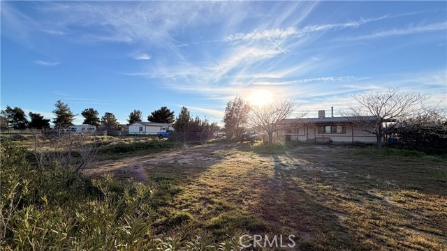 Detail Gallery Image 2 of 5 For 13958 Sage, Oak Hills,  CA 92344 - 5 Beds | 3/1 Baths