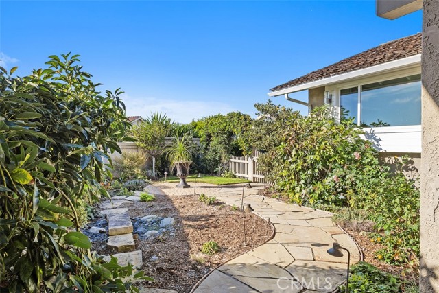 Detail Gallery Image 26 of 40 For 3800 Topside Ln, Corona Del Mar,  CA 92625 - 4 Beds | 3/1 Baths