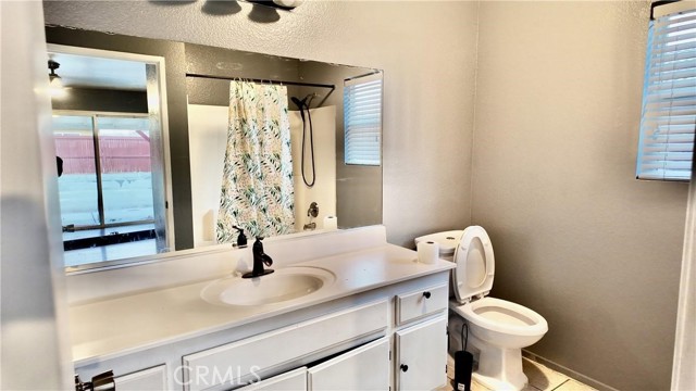 11807 Lupin Road, Adelanto CA: https://media.crmls.org/medias/7a754c44-ea0d-499d-b8e2-229ceff4a681.jpg