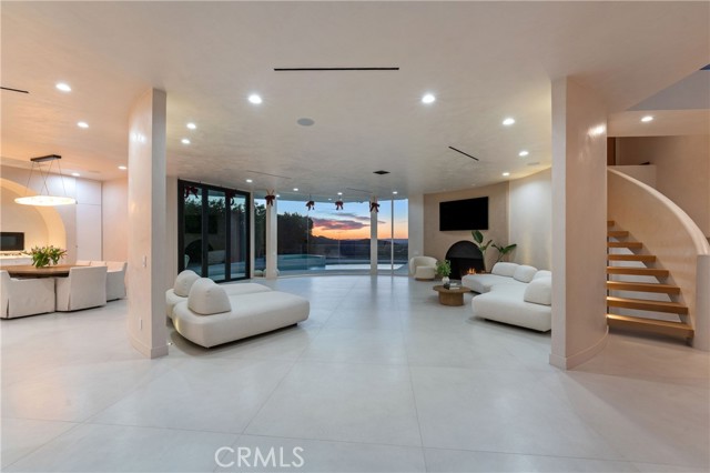 Front Image Thumbnail for CRSR26097856
