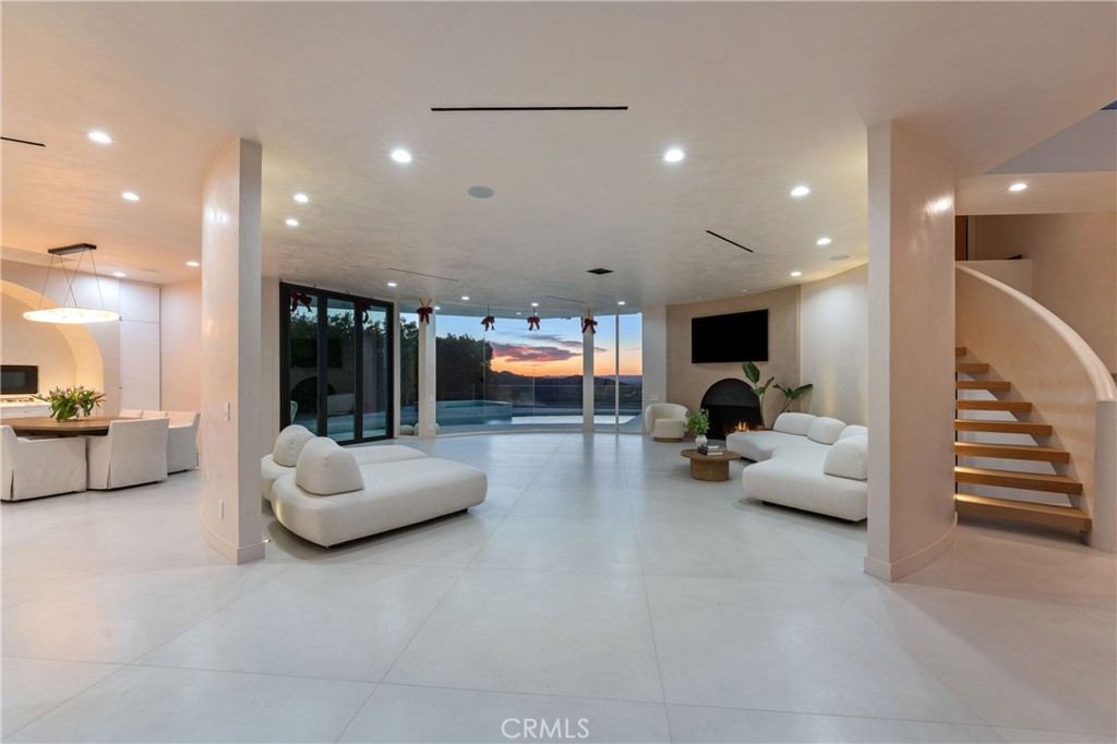 8045 Mulholland Drive
