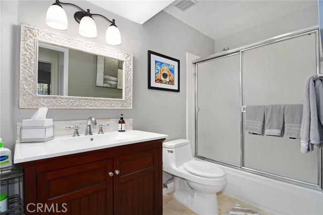Detail Gallery Image 26 of 33 For 20950 Oxnard St #11,  Woodland Hills,  CA 91367 - 3 Beds | 2/1 Baths
